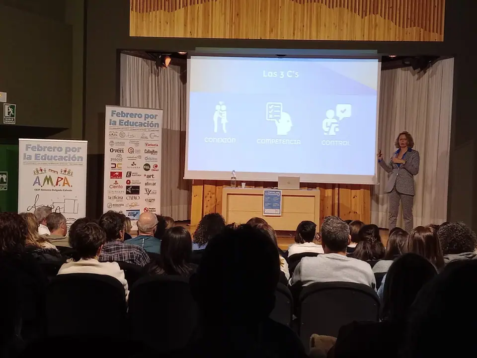 Diana en una charla para familias